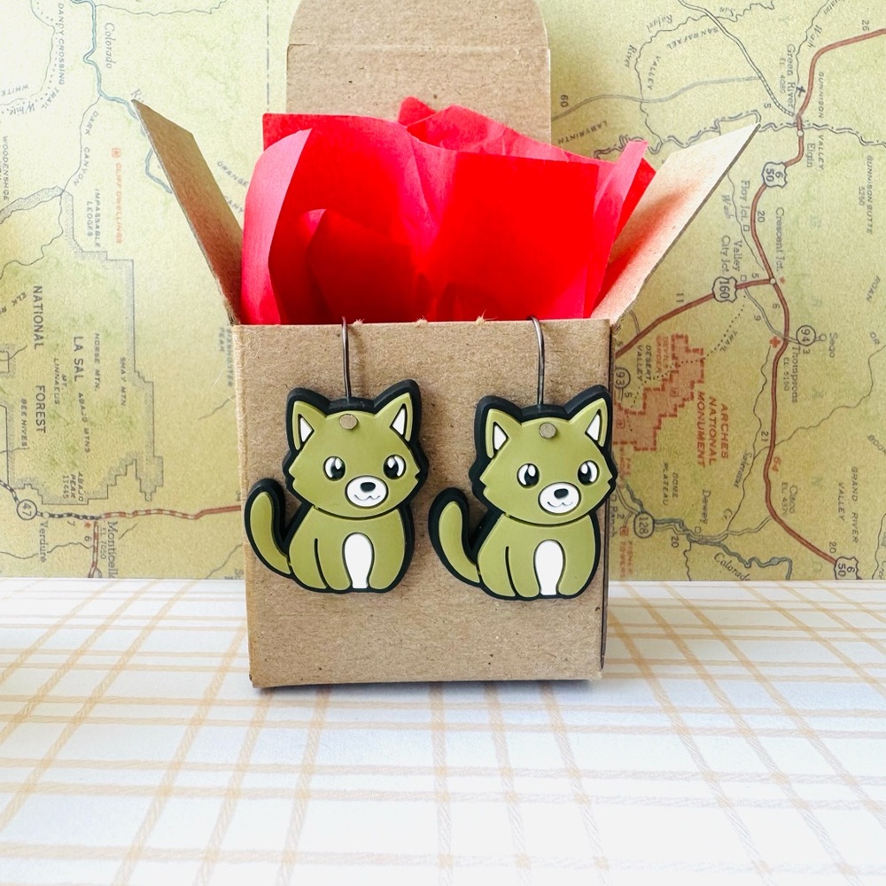 😻 Khaki Green Cat Earrings - Multiple styles - New in original gift box 😻